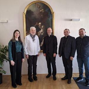 v.l.n.r.: Monika Berger (Mitglied des Osthilfekomitees), Weihbischof Josyf Milyan, Generalvikar Christoph Weiss, Ökonom Pfr. Vitaliy Herasymiv, Sekretär Pfr. Roman Ulei